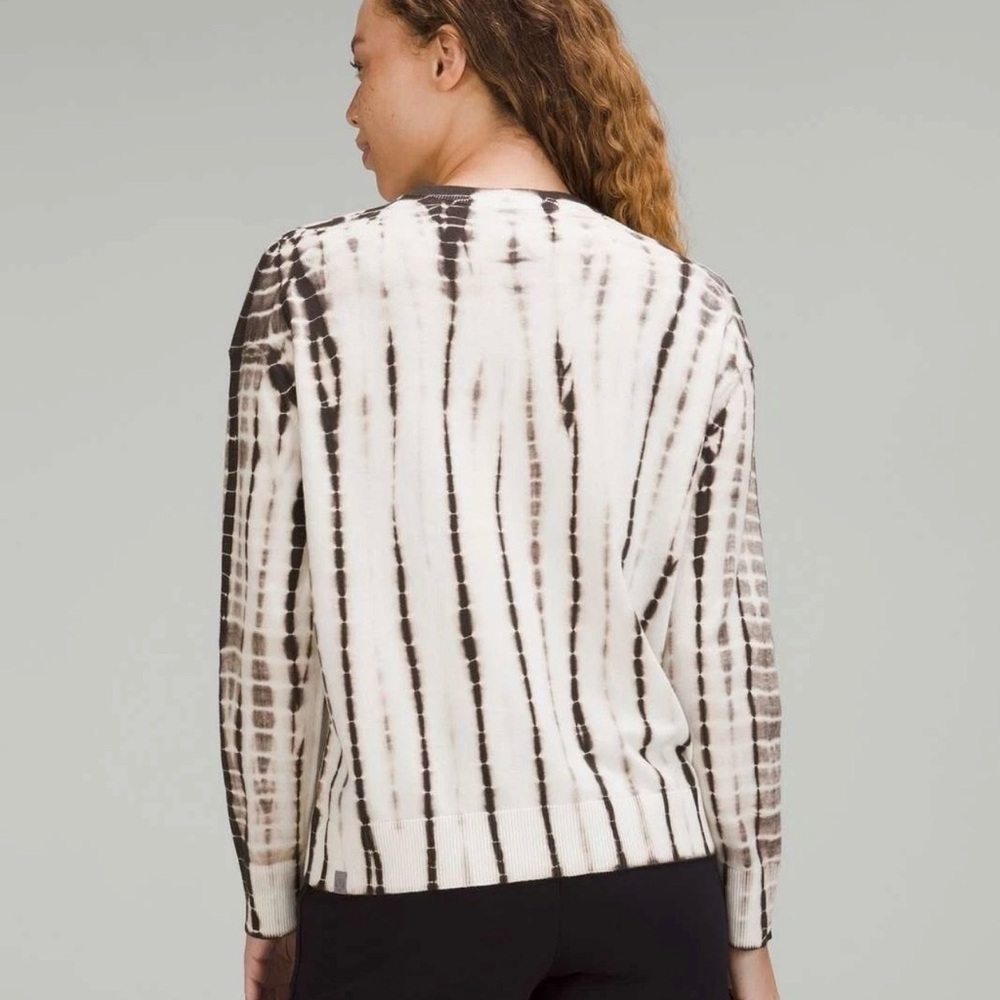 lululemon athletica White and Grey Tie-Dye Crewneck Sweater Sz 8 - Picture 3 of 7